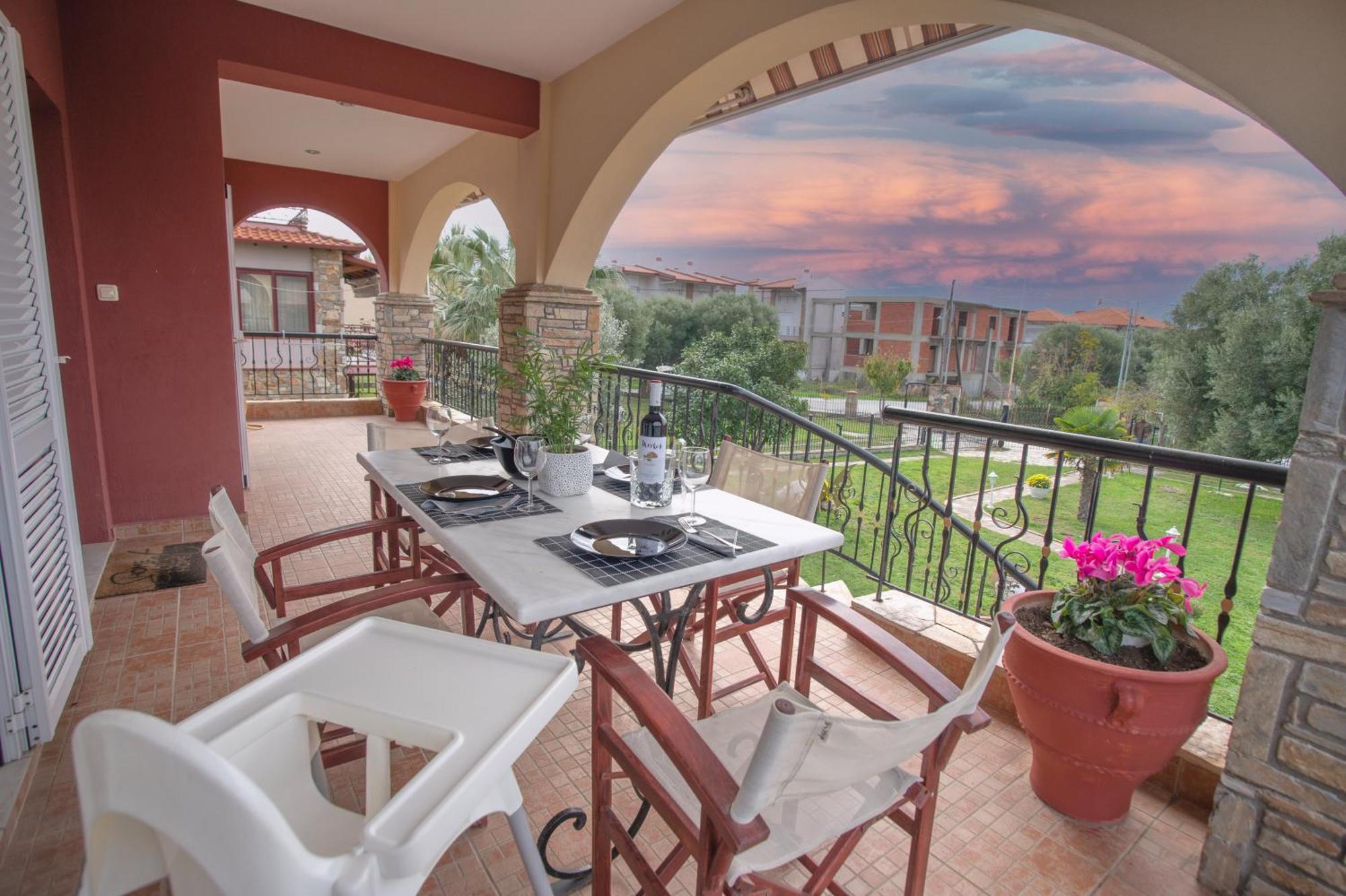Private 6-Bdrm Villa With Garden 150M To Beach Paradisos Exterior foto