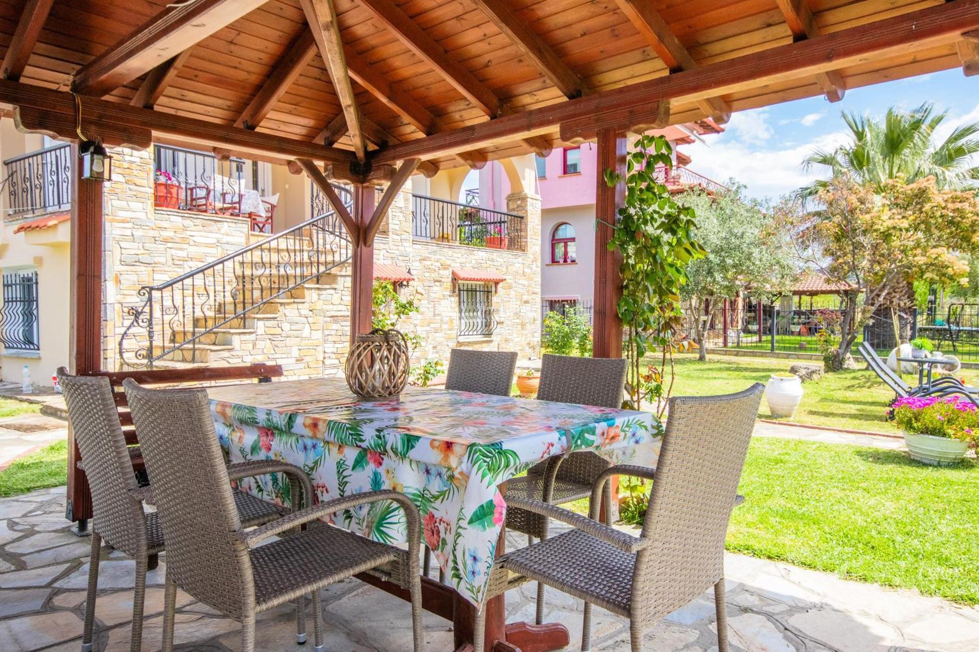 Private 6-Bdrm Villa With Garden 150M To Beach Paradisos Exterior foto